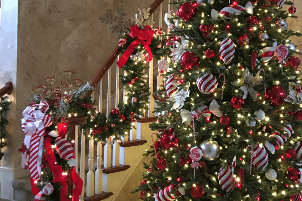 How to Decorate a Christmas Tree